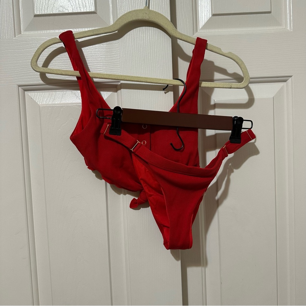 Beach Bunny Bikini Set Tie Front Top Size S Butt Scrunch Bottom Size XS Beach